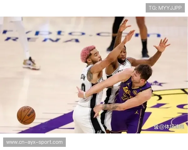 东契奇与里夫斯配合成湖人新攻点，球队平衡性提升