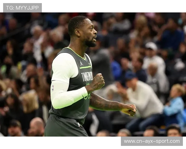 兰德尔背身强吃，尼克斯内线进攻多点开花